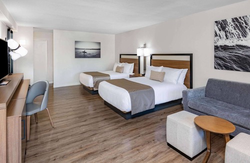 Midway-Pacific Highway Hotel | Wyndham Garden San Diego Near SeaWorld