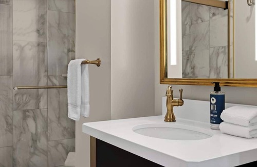Fillmore District Apartment | Wyndham's Inn at the Opera