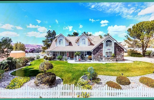St. George House | Wyoming Bedroom for St. George attractions in the Spring. Near Snow Canyon Park.