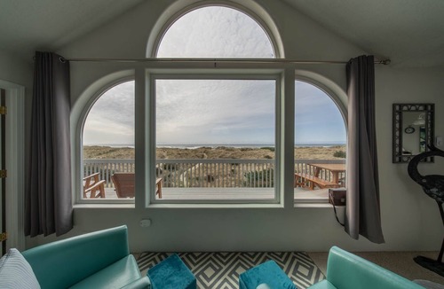 Bayshore House | Xanadune - Oceanfront with direct beach access