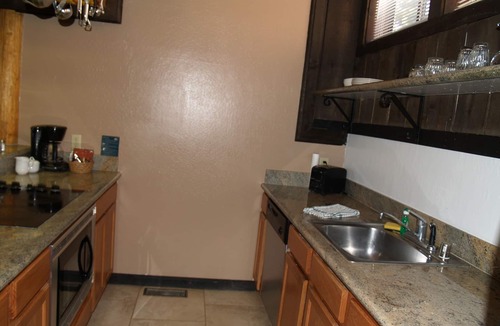 Tahoe Village Resort | Xmas discount: New Yr. @ Ridge Sierra resort @ Hvenly. Great amenities. Dogs ok.