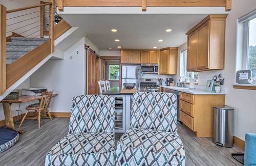 Yachats Apartment | Yachats Gem w/Private Beach Access, Views
