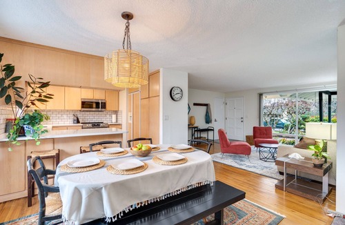 Vancouver House | Yellow Door Ranch - Convenient comfort, mid-century style! Great for families!