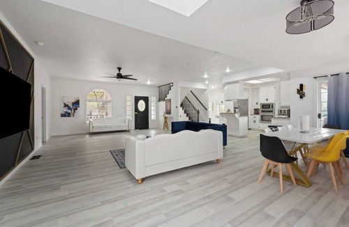 Coarsegold House | Yosemite 6BR Villa + Sleeps 20 + Hot Tub+Games