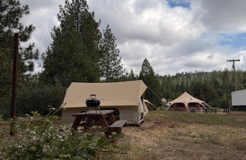 Groveland Hotel | Yosemite Basecamp