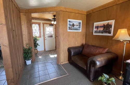 Lee Vining Hotel | Yosemite Gateway Motel