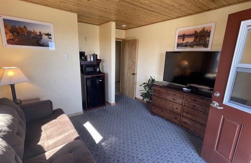 Lee Vining Hotel | Yosemite Gateway Motel