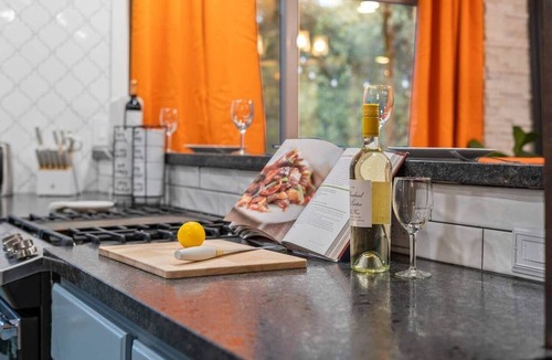 Sonora House | Yosemite Stars * Hot Tub*2 Decks*Creek view*Arcade