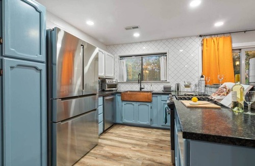 Sonora House | Yosemite Stars * Hot Tub*2 Decks*Creek view*Arcade
