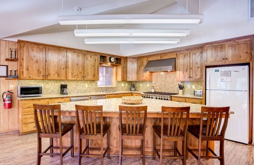 North Wawona Cabin | Yosemite's Riverfront Retreat