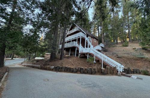 Yosemite West House | Yosemite West Retreat -A Frame Cabin- Inside the Park