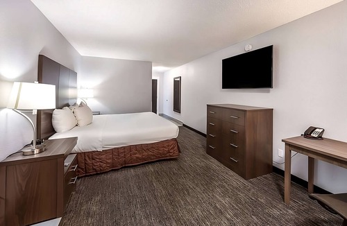 Grants Pass Hotel | You Found it! Family-friendly Unit. Located in the Heart of Grants Pass, Oregon!