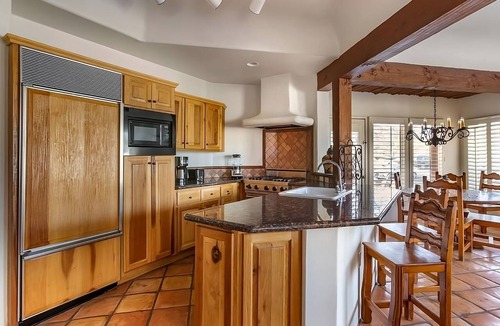 Cave Creek Hotel | Your Cave Creek Paradise! Full Kitchen, Outdoor Pool, Free Parking!
