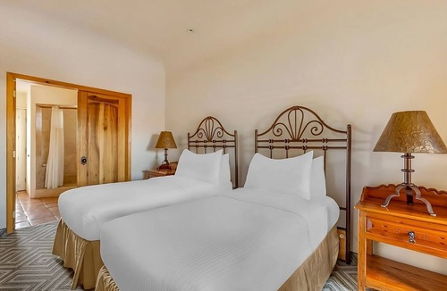 Cave Creek Hotel | Your Cave Creek Retreat! Swimming Pool, Free Parking, Full Kitchen!
