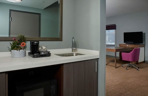 Sherwood - Tualatin North Hotel | Your Dream Getaway! Free Breakfast, Pool, Pets Allowed, Free Parking!