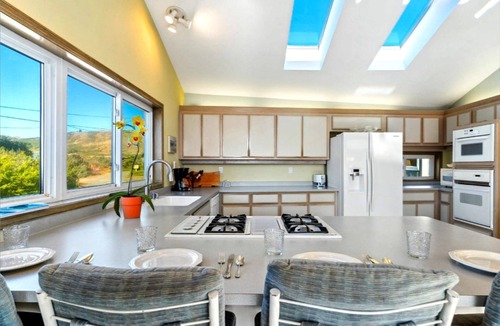 Salmon Creek House | Your Fun-in-the-Sun Bodega Bay Playground~Walk2Beach/WiFi/Sauna~Ocean Oasis