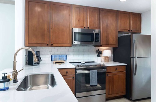 Oxford Condo | Your Game Day Retreat - Beautiful Upstairs Condo!