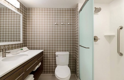 East Mesa Hotel | Your Home Away from Home! Free Breakfast, Pool, Free Parking, Pets Allowed!