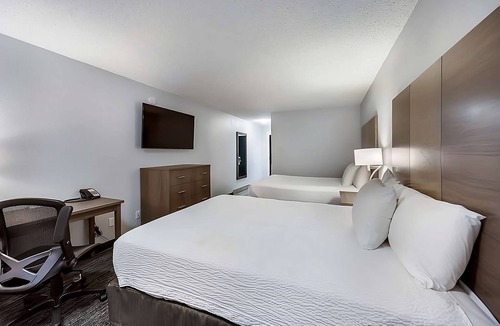 Grants Pass Hotel | Your Home Away From Home! Family-Friendly Unit Awaits! Near GP Shopping Center