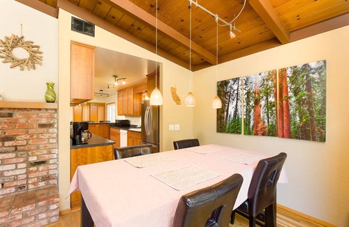 McKinleyville House | 🌲Your Home Base for Exploring the Redwoods! Pet Friendly, Complete with Hot Tub!🐾