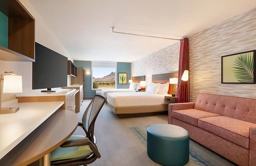 East Mesa Hotel | Your Home in Mesa! Outdoor Pool, Free Breakfast, Free Parking, Pets Allowed!