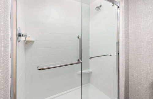 Tigard Hotel | Your Ideal Vacation Spot! 2 Units, Indoor Pool, Free Breakfast, Pets Allowed!