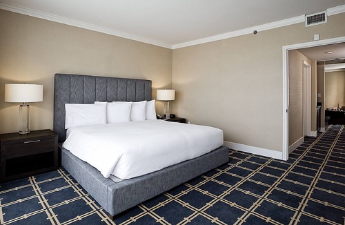 Sunnyvale West Hotel | Your Relaxing Getaway Awaits! Free Parking, Onsite Pool, Pets Allowed!