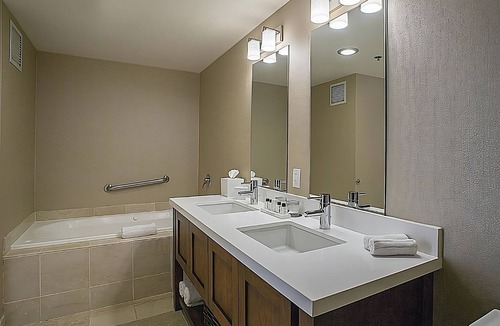 Sunnyvale West Hotel | Your Relaxing Getaway Awaits! Free Parking, Onsite Pool, Pets Allowed!
