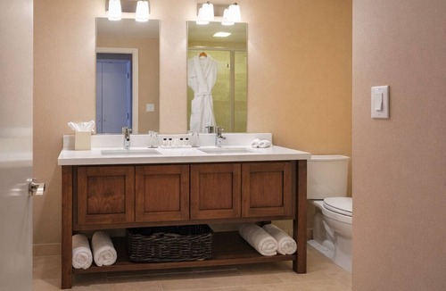 Sunnyvale West Hotel | Your Relaxing Getaway Awaits! Free Parking, Onsite Pool, Pets Allowed!