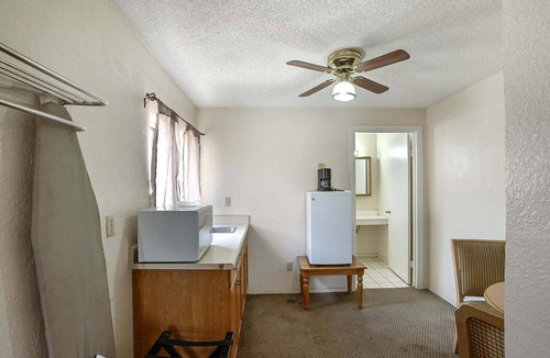 Yuma Apartment | Yuma AZ|Relaxing King Bed