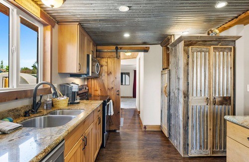 Williamson House | Zebra Ranch Vacation Rental | 3-BR House Amazing Animal Experience, Prescott | Mtn Vu Trails Spa Rqt Bal