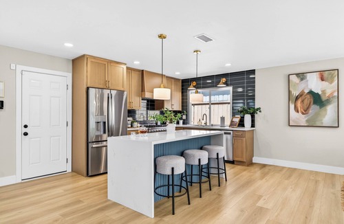 North Valley House | Zen Beach Retreat 5 bed/3 bath + detached office