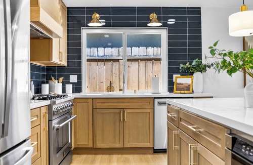 North Valley House | Zen Beach Retreat 5 bed/3 bath + detached office
