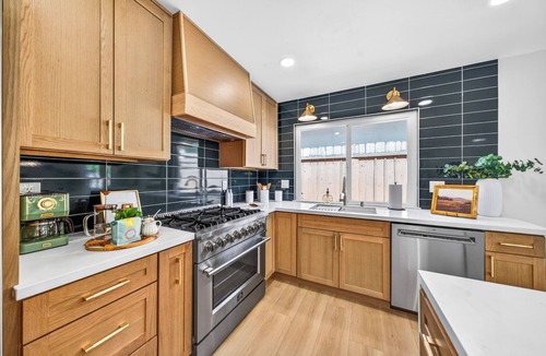 North Valley House | Zen Beach Retreat 5 bed/3 bath + detached office