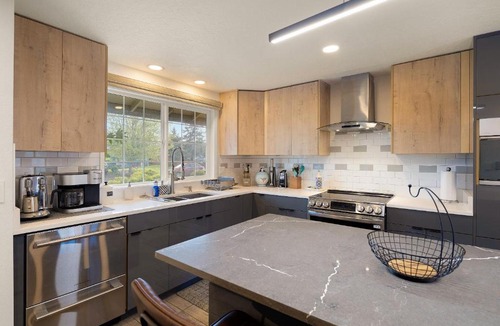 Harlow House | Zen Den - 10 Minutes to Autzen & Downtown home