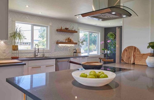 Amazon Villa | Zen Haus Suite A · Serene Retreat, King Beds, near UO, w/views