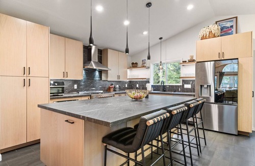 Tahoe Woods House | Zermatt - Mountain Retreat Near Beach and Skiing, HotTub