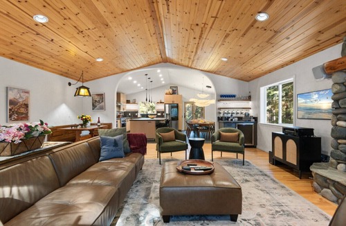 Tahoe Woods House | Zermatt - Mountain Retreat Near Beach and Skiing, HotTub