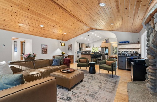 Tahoe Woods House | Zermatt - Mountain Retreat Near Beach and Skiing, HotTub