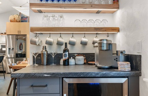 Tahoe Woods House | Zermatt - Mountain Retreat Near Beach and Skiing, HotTub
