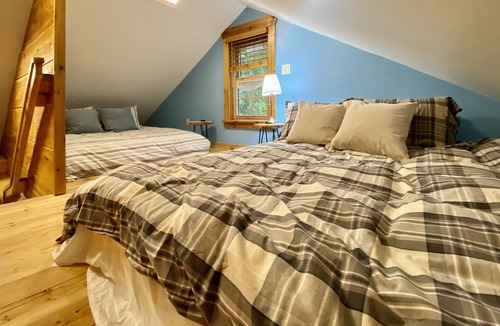 Zigzag Cabin | ZIGZAG Cabin! Nearby River and Mt Hood! Sleeps 12!