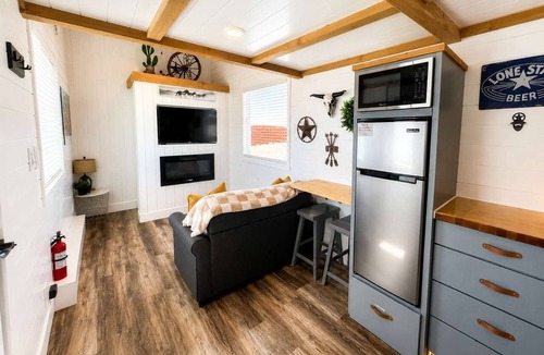 Apple Valley House | Zion Couples’ Retreat Romantic Desert Tiny Home