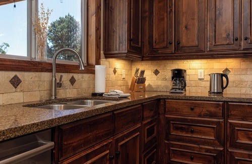 Zion National Park East Entrance House | Zion (East) Luxurious Home King Beds WiFi Privacy Hot Tub
