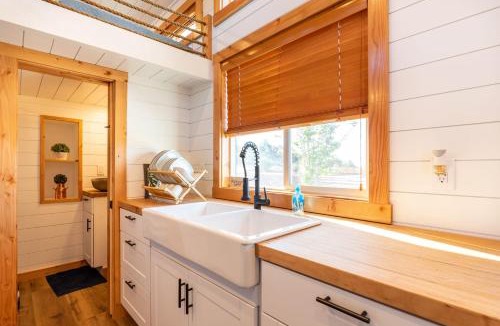 Apple Valley House | Zion Tiny Home Sunrise Deck Desert Views