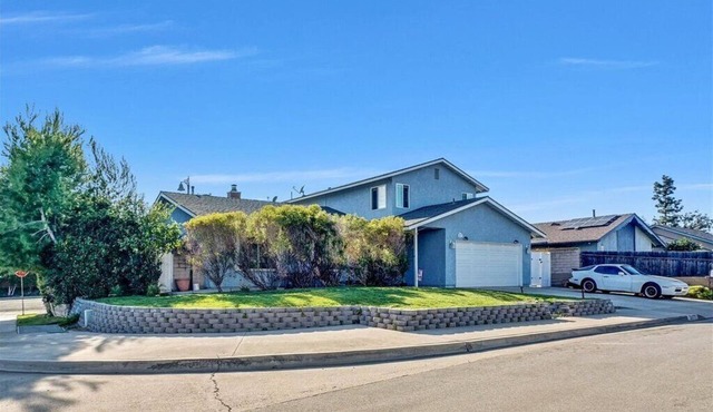 10 minutes drive to the beach, 2 master suites and NO BUNK BEDS. 2 mins off hwy.
