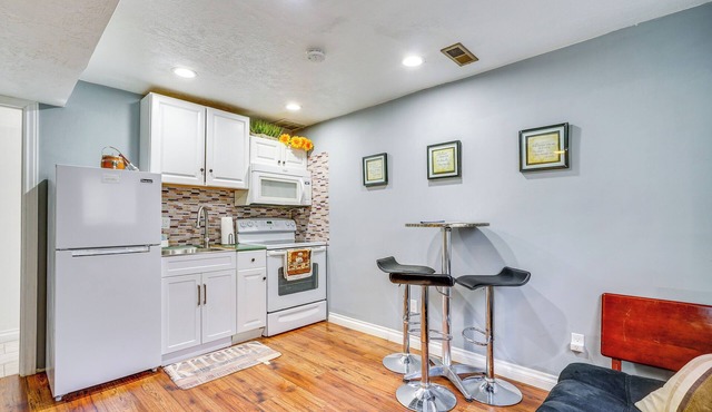 12 Mi to Temple Square: Cozy + Convenient Apt!