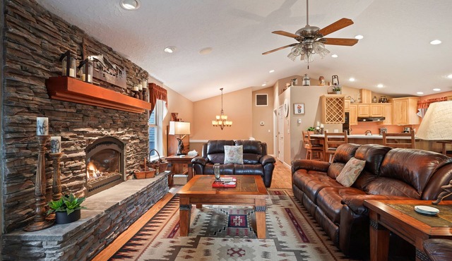 164 Jillian - Private, Peaceful Near Deschutes River, Hot Tub, Fenced Yard, Ping Pong, & Foosball
