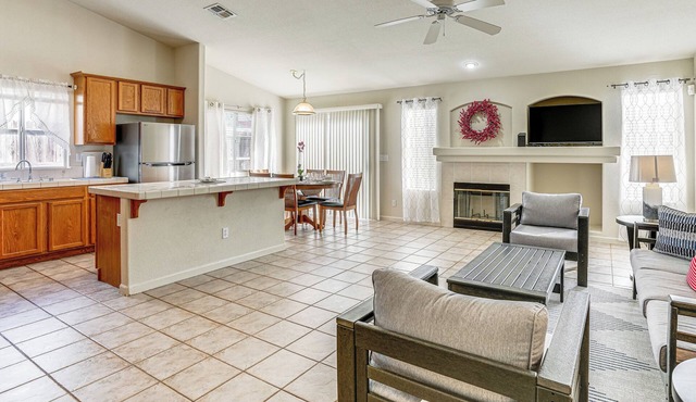 17 Mi to Napa: Spacious Vallejo Family Home!