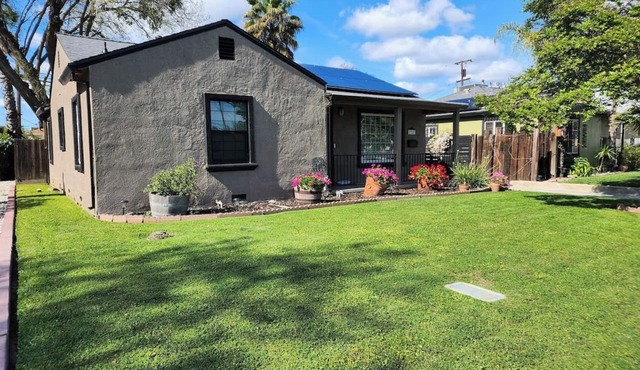 2/1 Cozy Home in the Heart of the City
