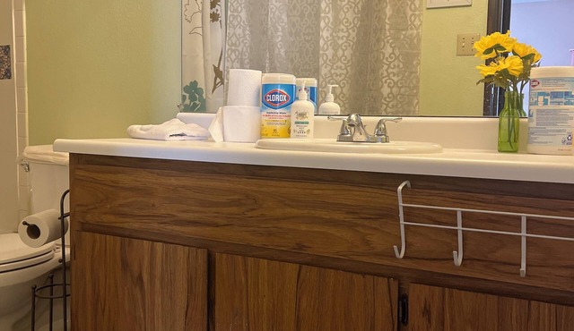 2 comfort bedroom with private bath & kitchen by Reno airport ,close ski & hike